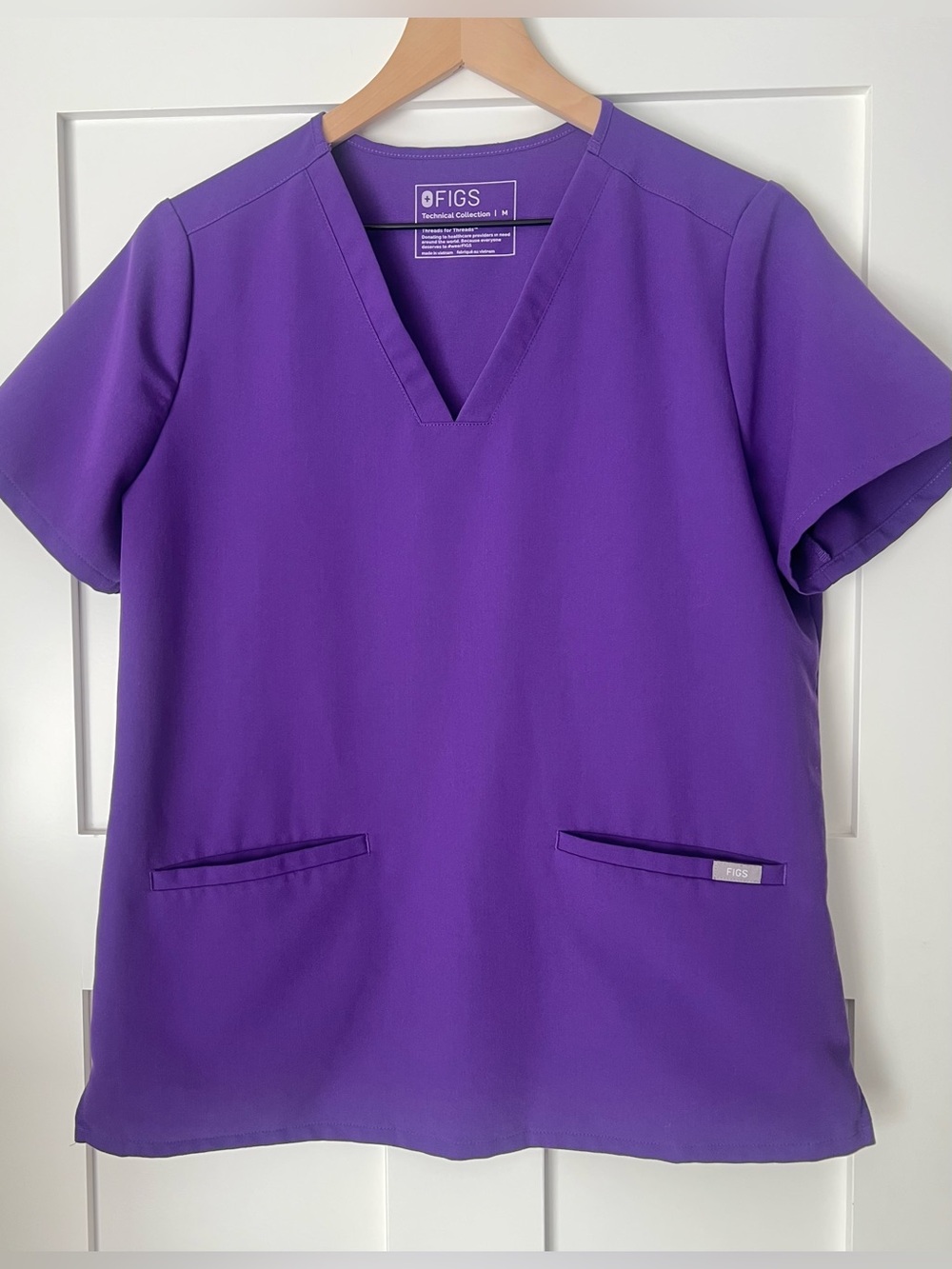 FIGS | Catarina One-Pocket Scrub Top M Digital Grape Purple PO#2193 FW1100